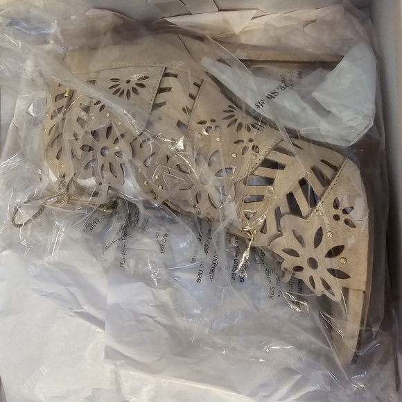 Lasercut heels sandals - Picture 3 of 9